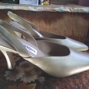 Classique Shimmery Yellow Gold Pumps